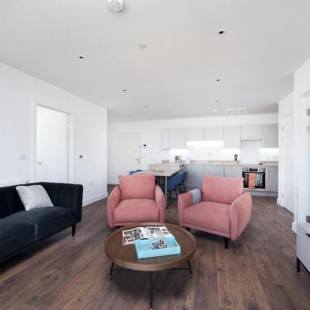 Modern Studios And Apartments At Barking Wharf In London Exterior photo